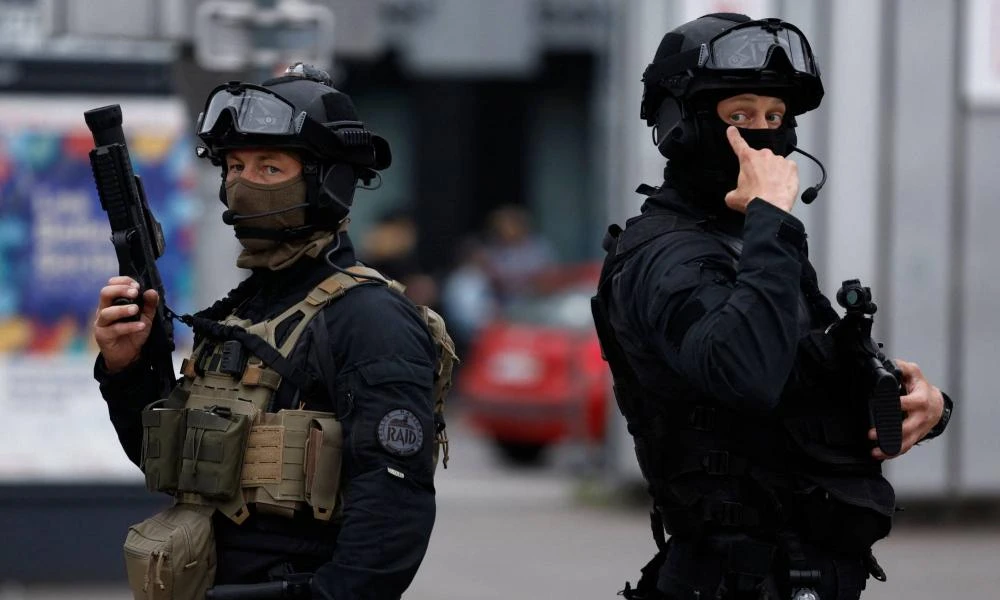 Γαλλία: Περιπολίες της αστυνομίας για ένοπλο άνδρα έξω από σχολείο